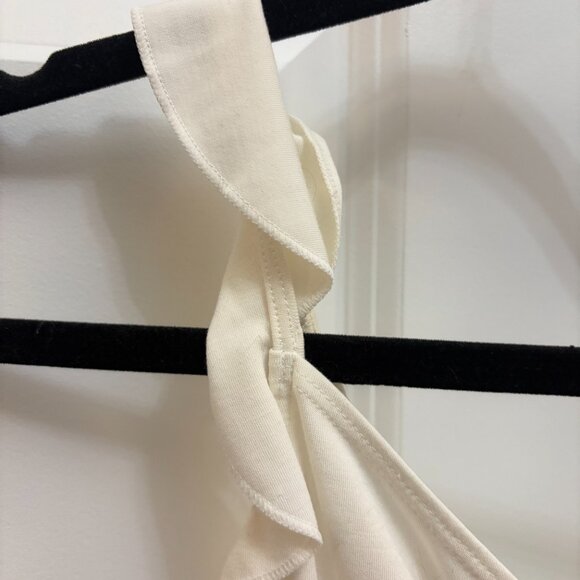 Aritzia Wilfred Personnages Ruffle Camisole Tank in WHITE - Picture 3 of 14
